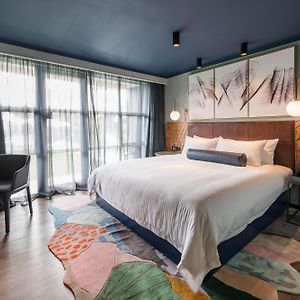 King Room Oasis